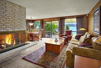3rd image of 829 E Lake Sammamish Shore Ln SE