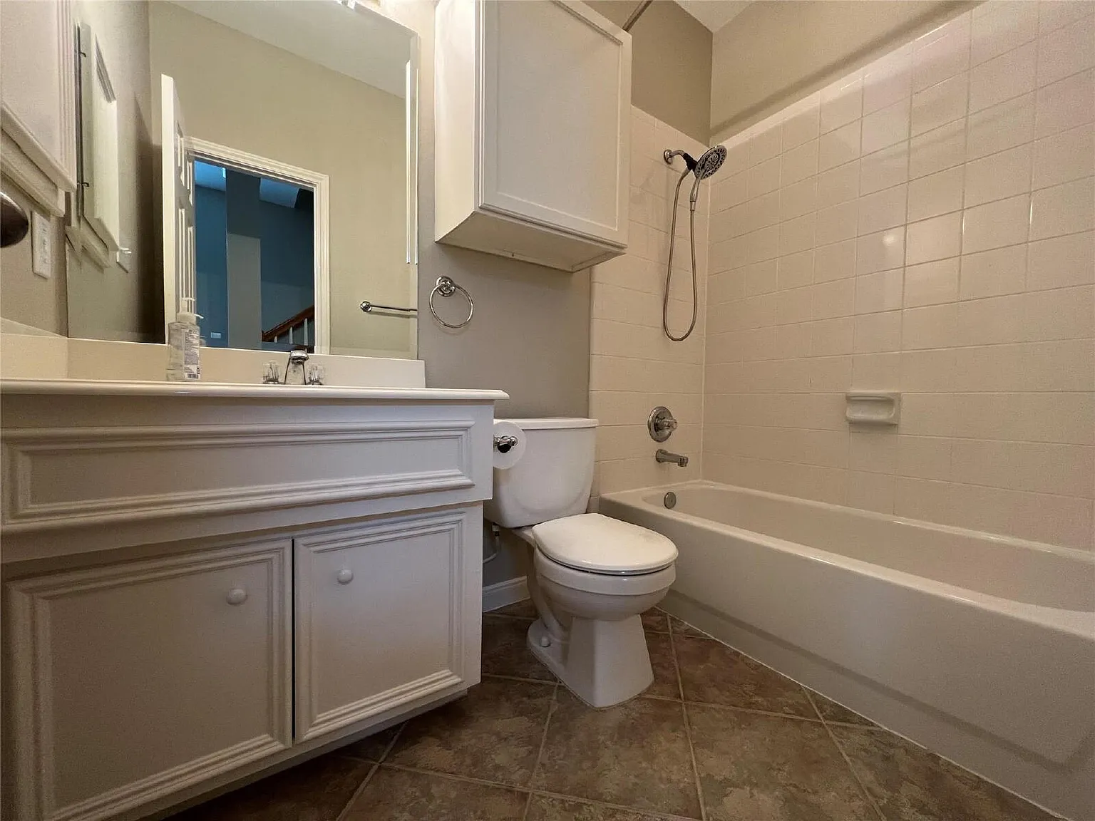 3 bed, 3.5 bath, 2546 sqft, $2,950 — Photo 4