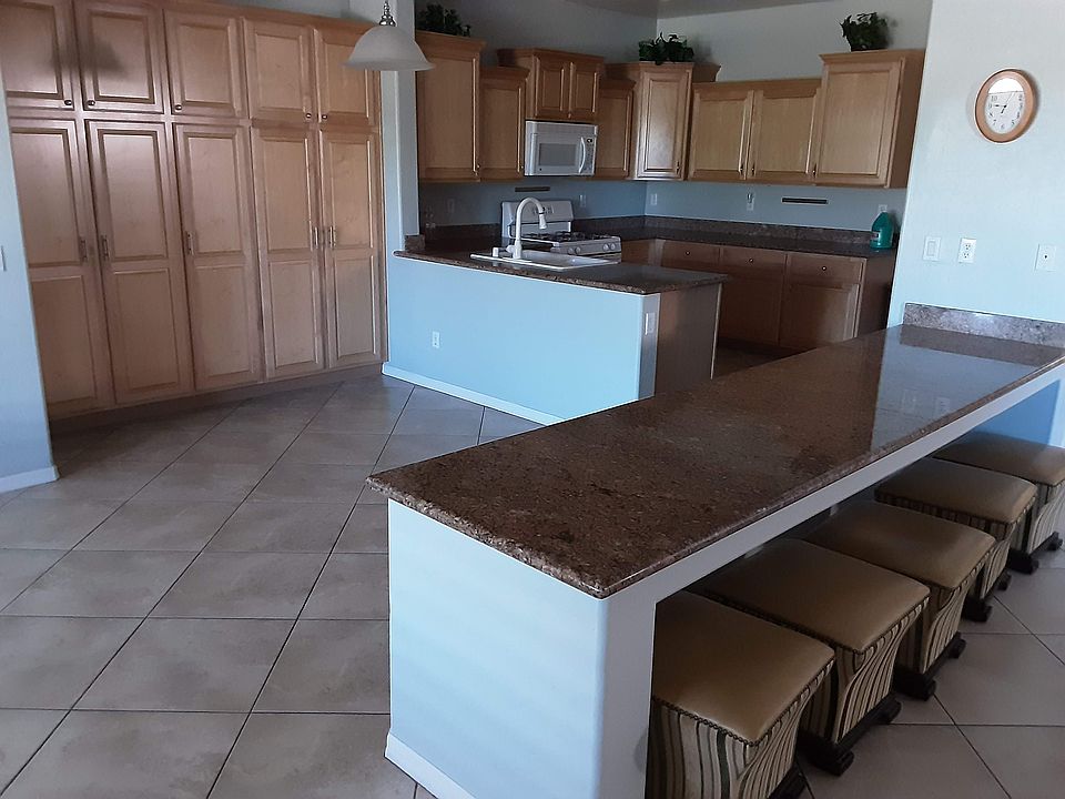 Kitchen/Breakfast bar