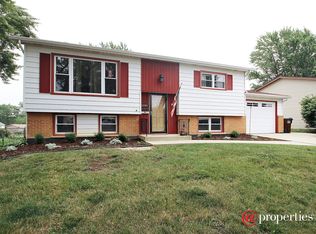 15561 Reynolds Ln, Oak Forest, IL 60452