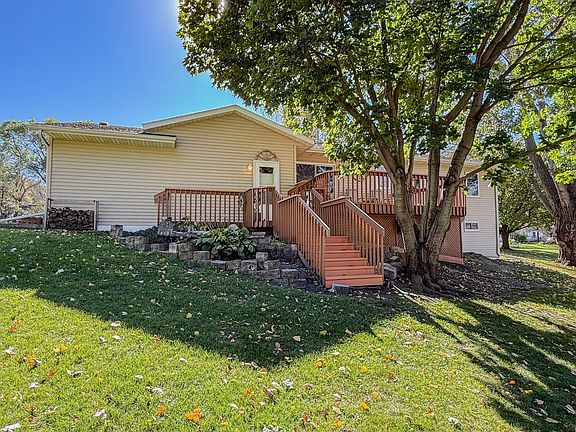 3rd image of 1001 19th Ave SE
