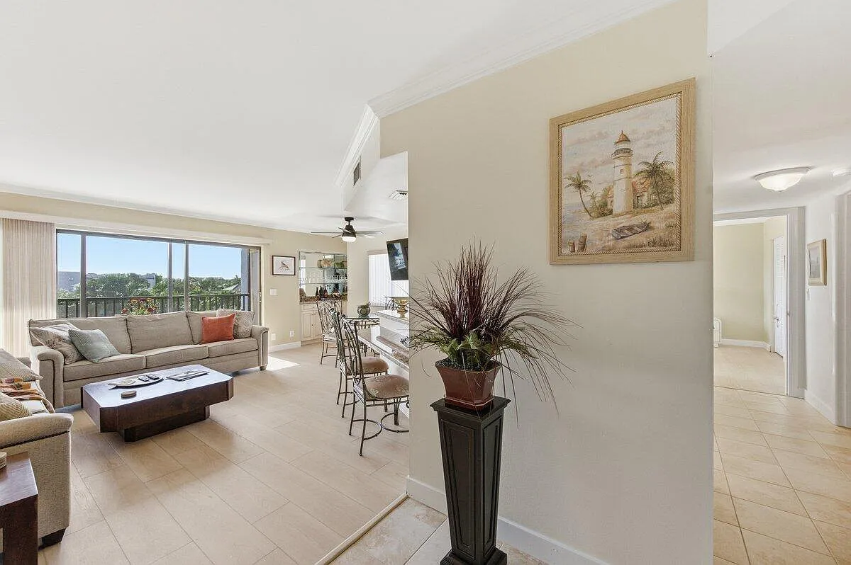 2 bed, 2.0 bath, 1183 sqft, $2,500 — Photo 2
