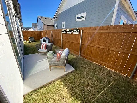 Falcon Ln — Photo 21