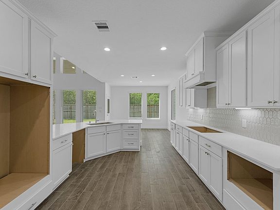 4th image of 2104 Golden Spruce Ln
