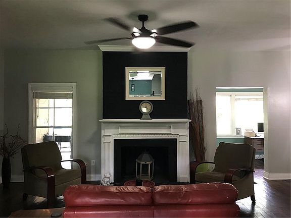 4th image of 425 Carondelet St