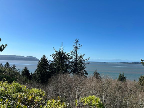 3rd image of 30 Ocean Ct