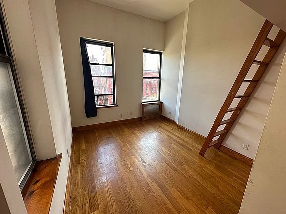 4th image of 910 Columbus Ave #1R