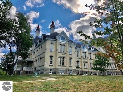 830-301 Cottageview Dr, Traverse City, MI, 49684