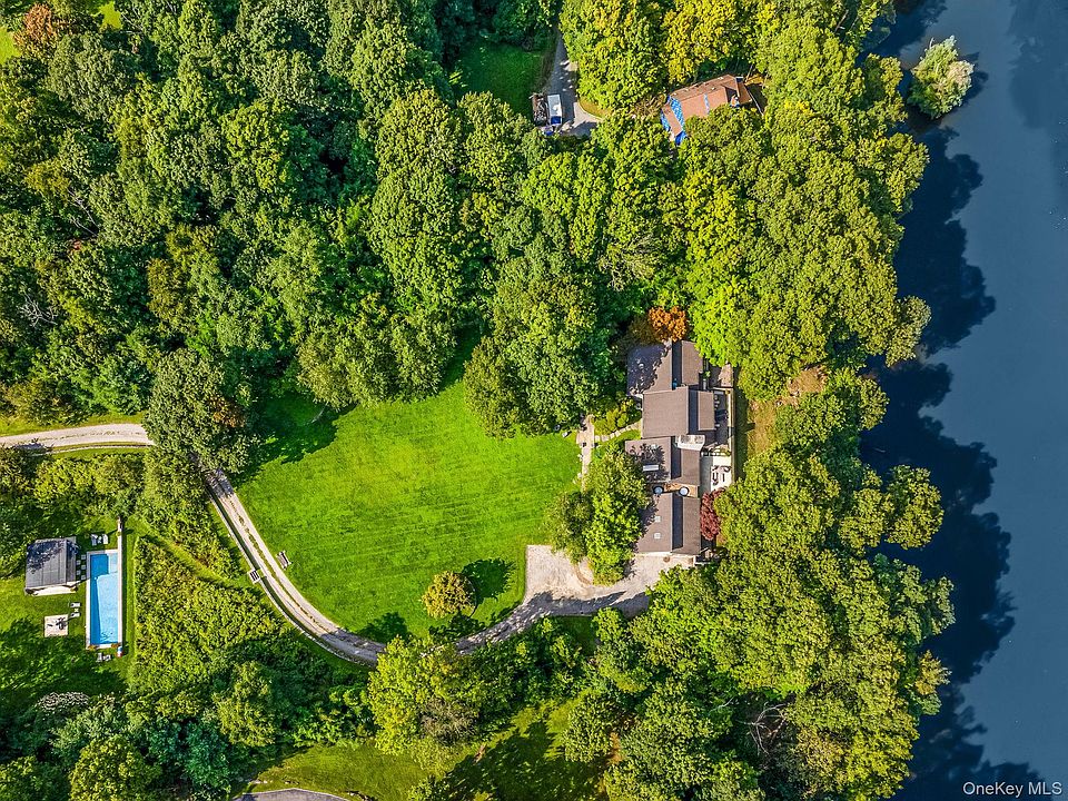 1st image of 12 Haights Cross Road