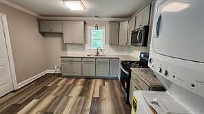2nd image of 205 Roy St