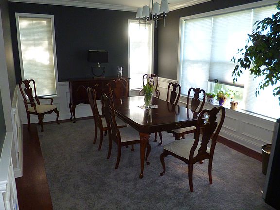 Spacious Dining room