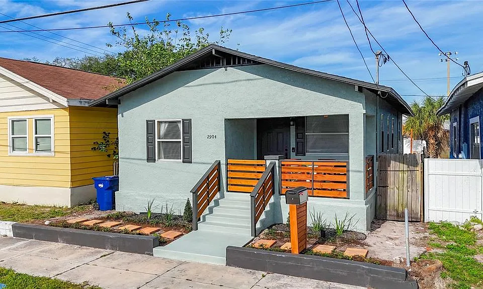 2904 Sanchez St