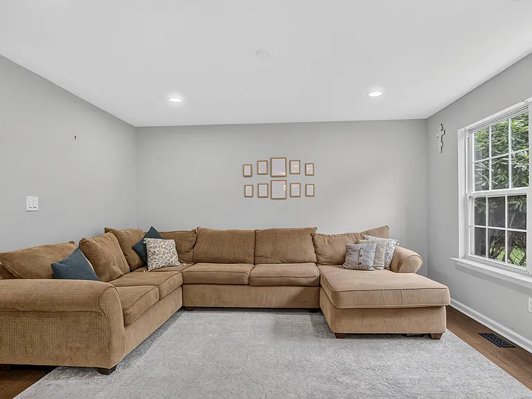 8 Sycamore Ln — Photo 15