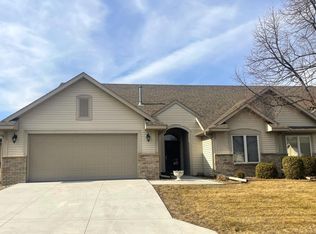 5221 Greens Dr NW, Rochester, MN 55901