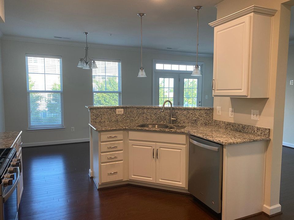 Kitchen - Main Level