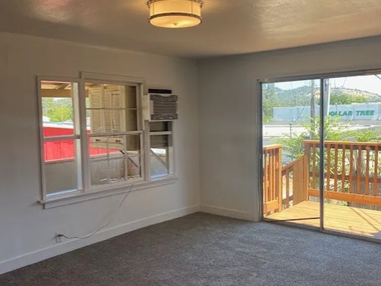 1645 Montana Ave — Photo 7