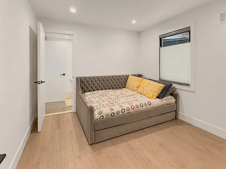 12 Hudson River Ln — Photo 16