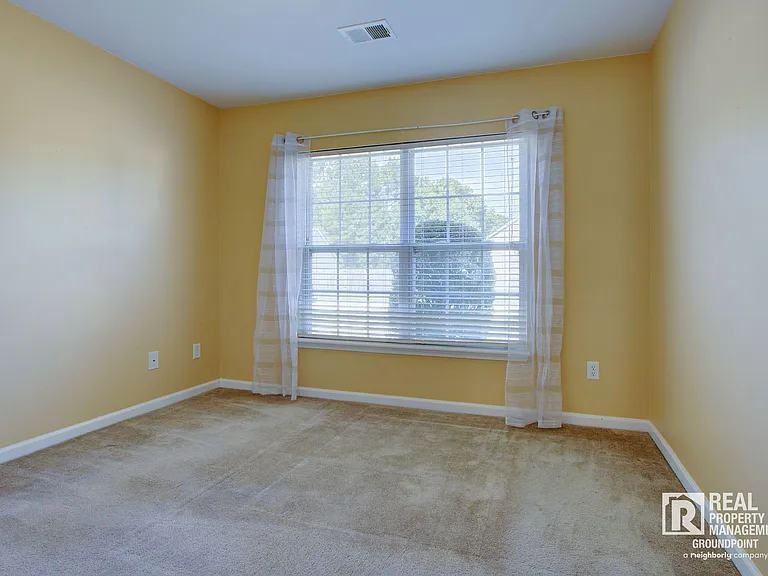 97 Avonshire Dr — Photo 16