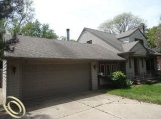 281 Moross Rd, Grosse Pointe Farms, MI 48236