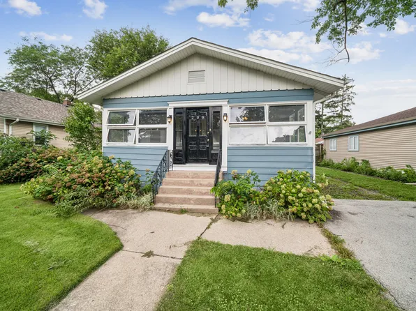 208 N Grant St, Westmont, IL 60559
