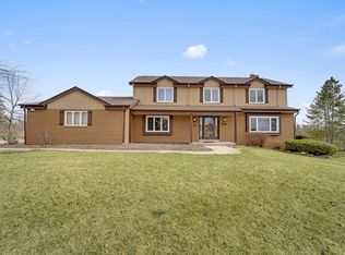 2160 Carrington Dr, Brookfield, WI 53045