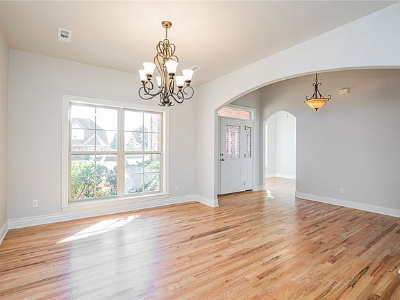 4th image of 710 Saddlehorn Dr