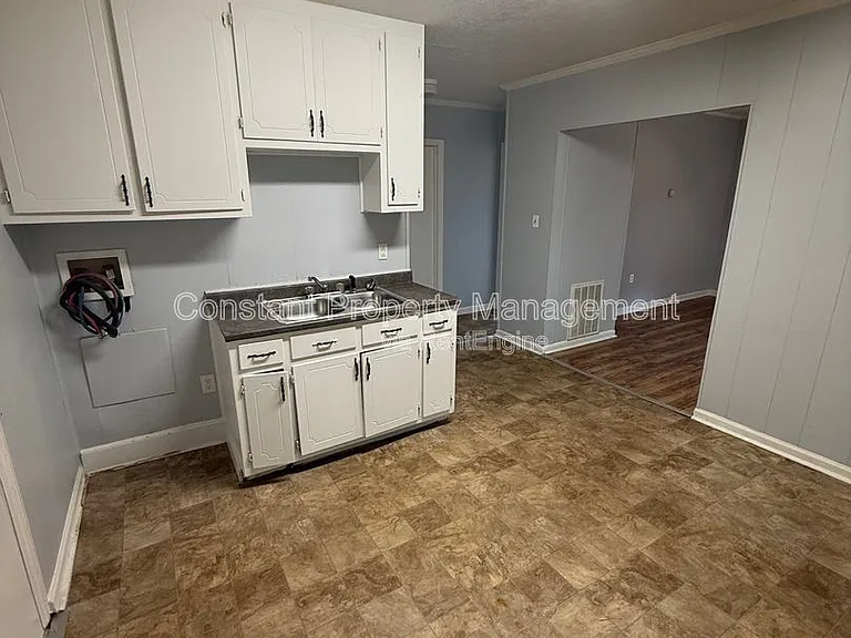 1110 Dewey St — Photo 7
