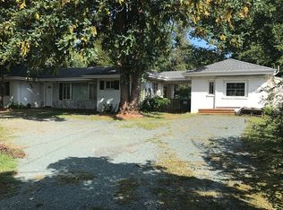 1628 Saint Annes Rd, Charlottesville, VA 22901