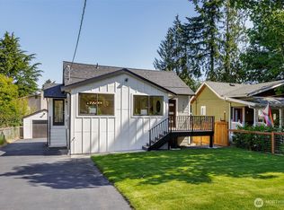 1042 NE 100th St, Seattle, WA 98125