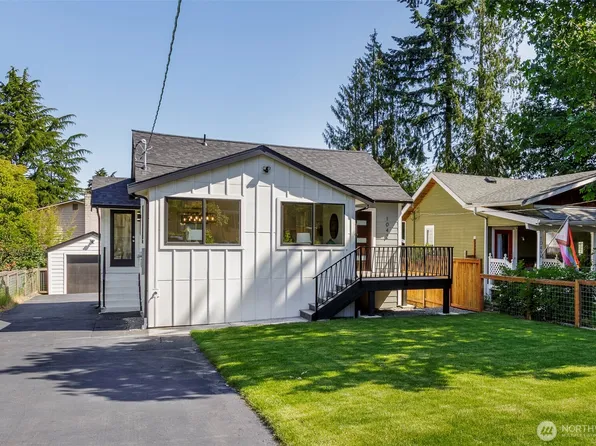 1042 NE 100th Street, Seattle, WA 98125