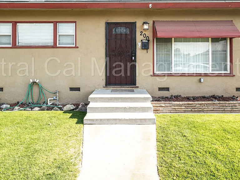 200 Wetherley Dr — Photo 2