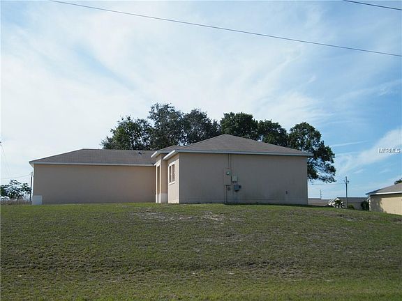 3rd image of 800 Colville Dr