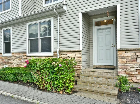 123 Links Court, Port Washington, NY 11050