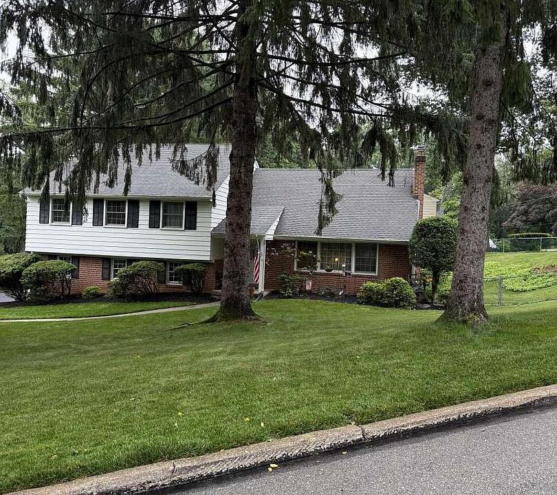1st image of 105 Sheldrake Dr