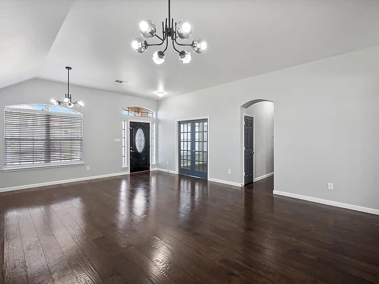 2204 Windcastle Dr — Photo 6