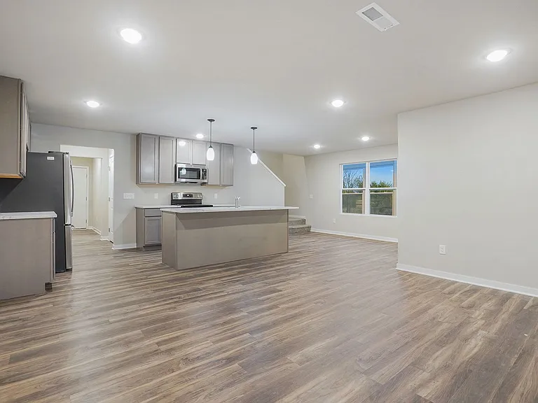 834 Winchester St — Photo 8
