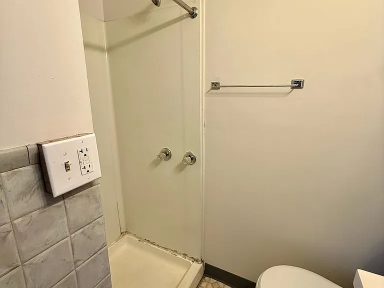 4216 Lincoln Swing - Studios — Photo 11