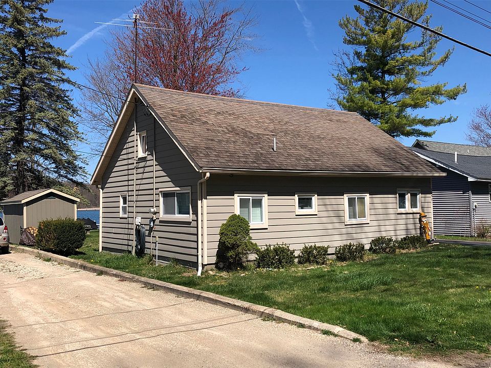 2nd image of 16901 Shawano Dr NE