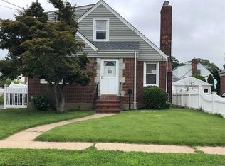 23 Gates Ave, Valley Stream, NY 11580