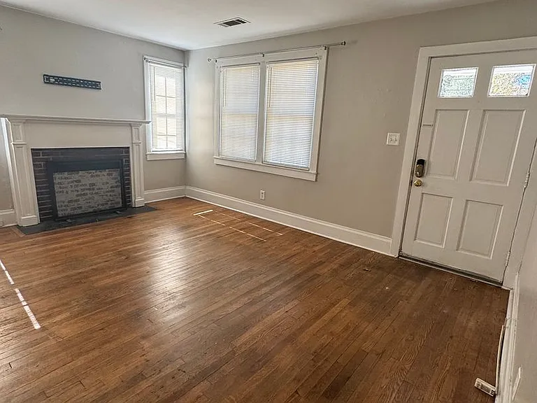 1526 Heath St — Photo 8
