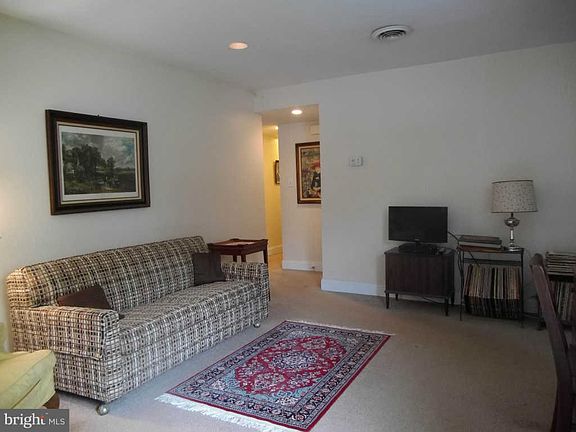5th image of 1520 Seton Dr