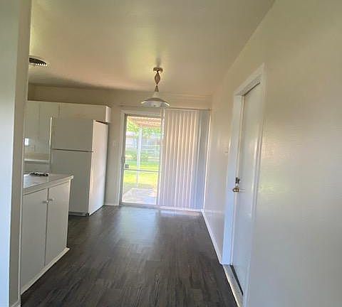 5th image of 5106 Crown Ln