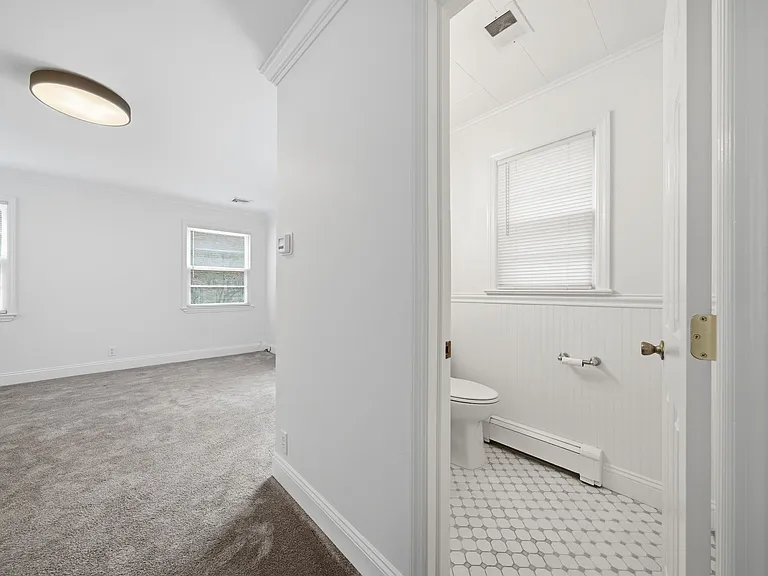 10 Lloyd Ave — Photo 20