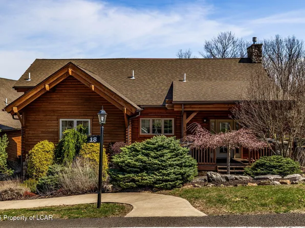 18 Sugarloaf Ln, Hazleton, PA 18202