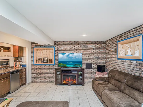 206 Benton Avenue image 18 of 30