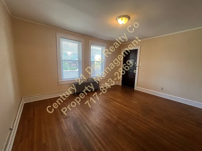 423-425 N Franklin St — Photo 19