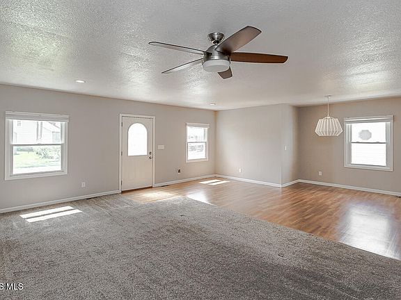 4th image of 812 W College Ave