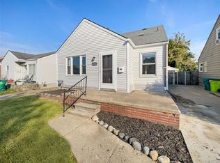 18067 Rosetta Ave, Eastpointe, MI 48021