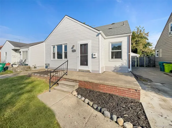 18067 Rosetta Ave, Eastpointe, MI 48021