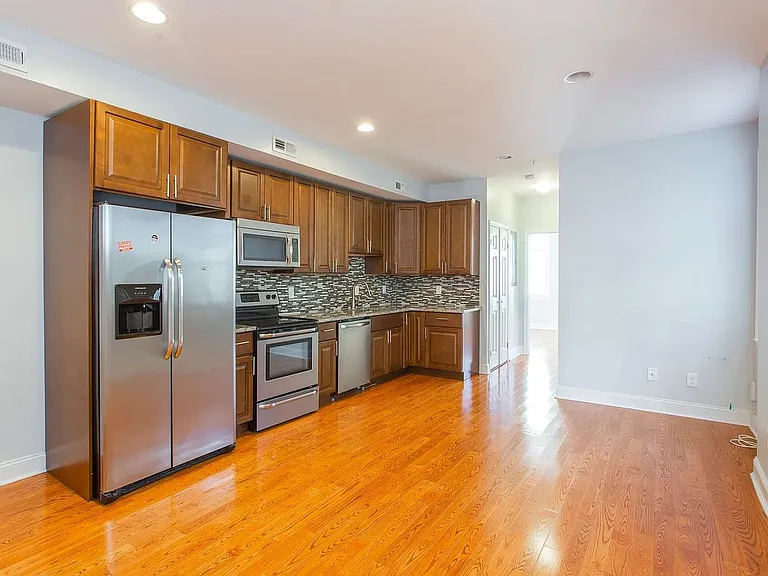 2534 Amber St — Photo 1
